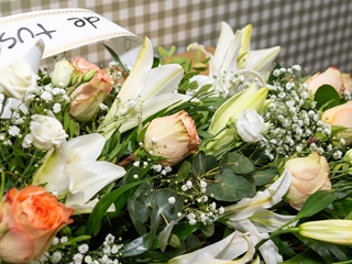 Flores blancas para el duelo: significado y cuándo usarlas